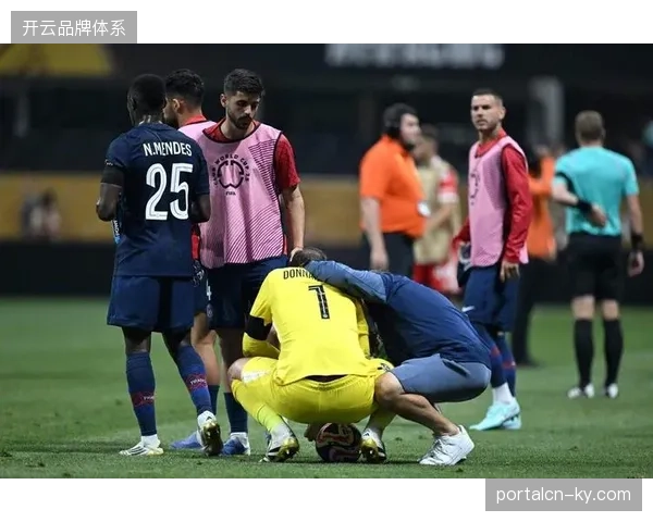 穆西亚拉肋部持球突破能力锐不可当，德国队阵地战需其创造进攻空间